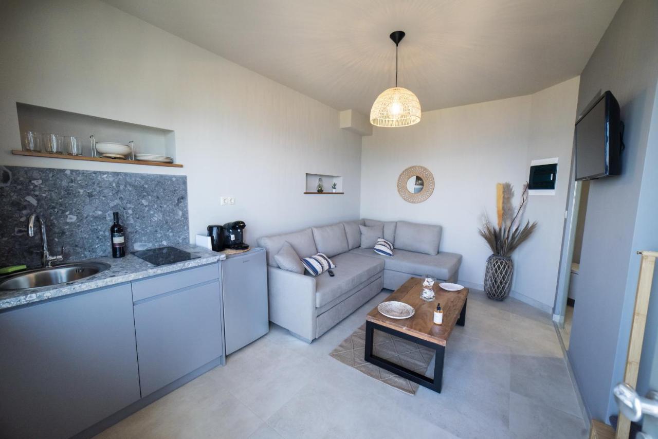 Theros Suites Dhiminio 외부 사진