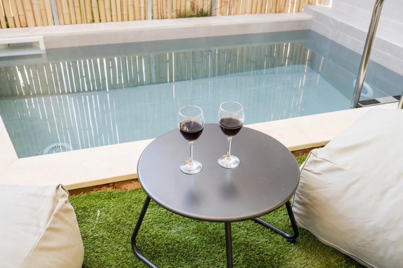 Theros Suites Dhiminio 외부 사진