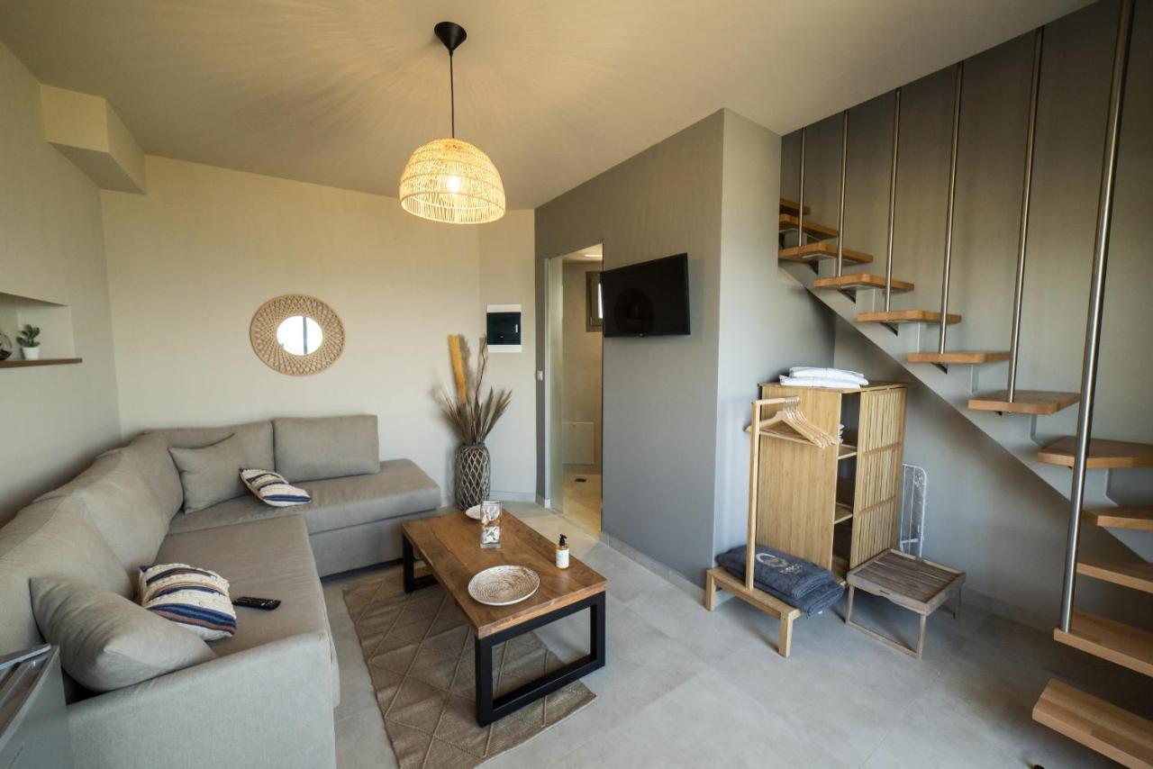 Theros Suites Dhiminio 외부 사진