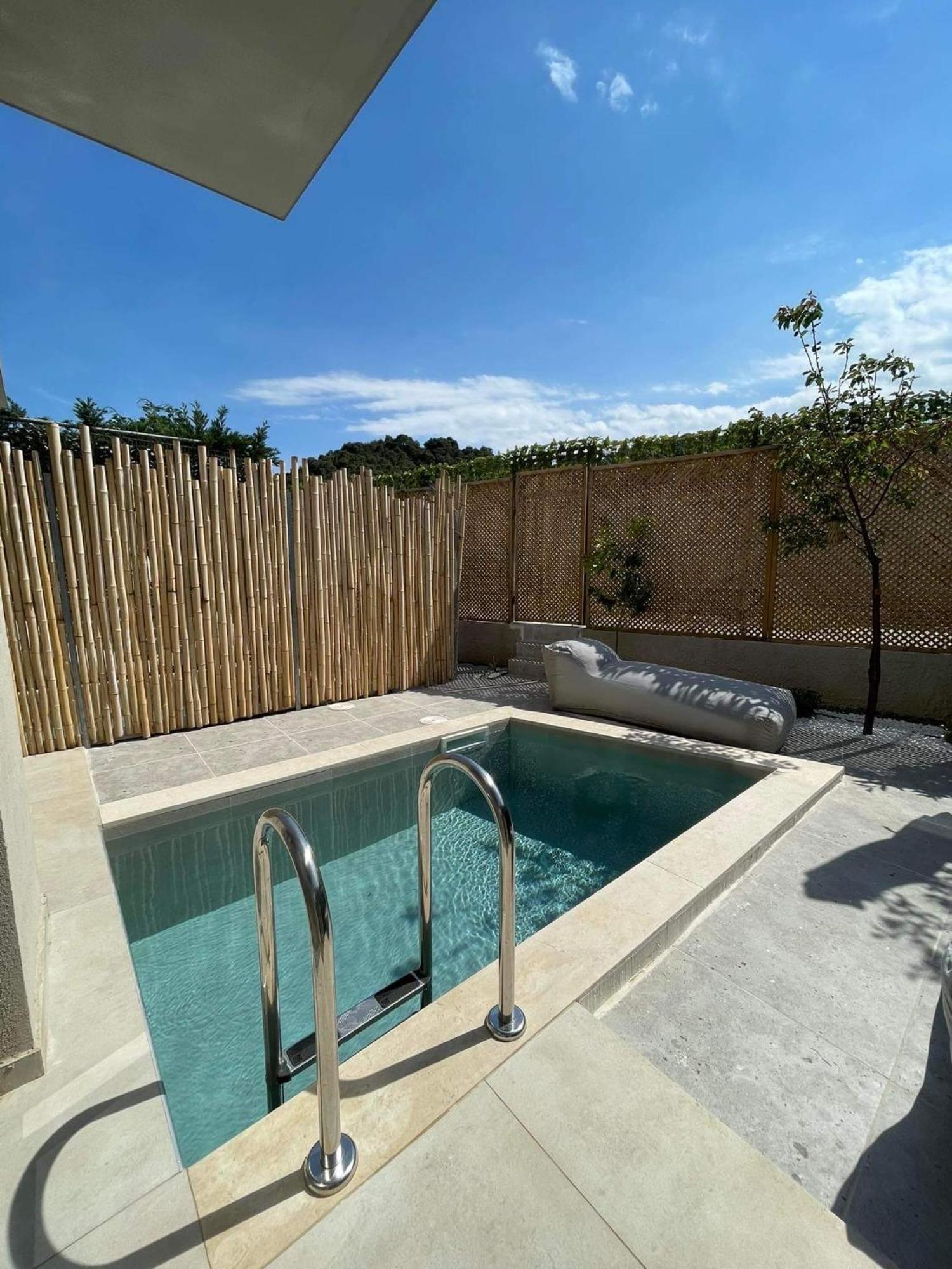 Theros Suites Dhiminio 외부 사진